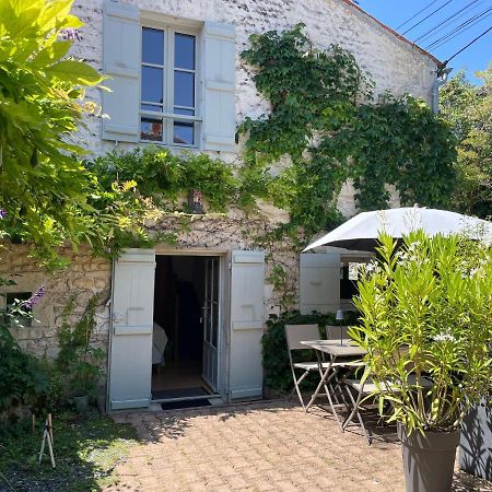 Gite Du Presbytere Port D'Envaux, Ravissante Maison De Charme Exteriör bild