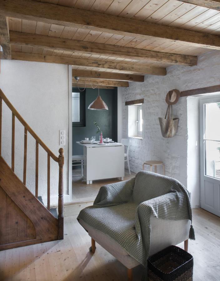 Gite Du Presbytere Port D'Envaux, Ravissante Maison De Charme Exteriör bild