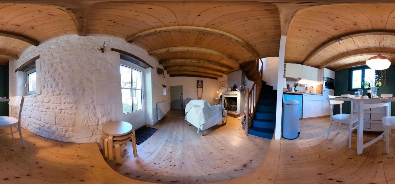 Gite Du Presbytere Port D'Envaux, Ravissante Maison De Charme Exteriör bild