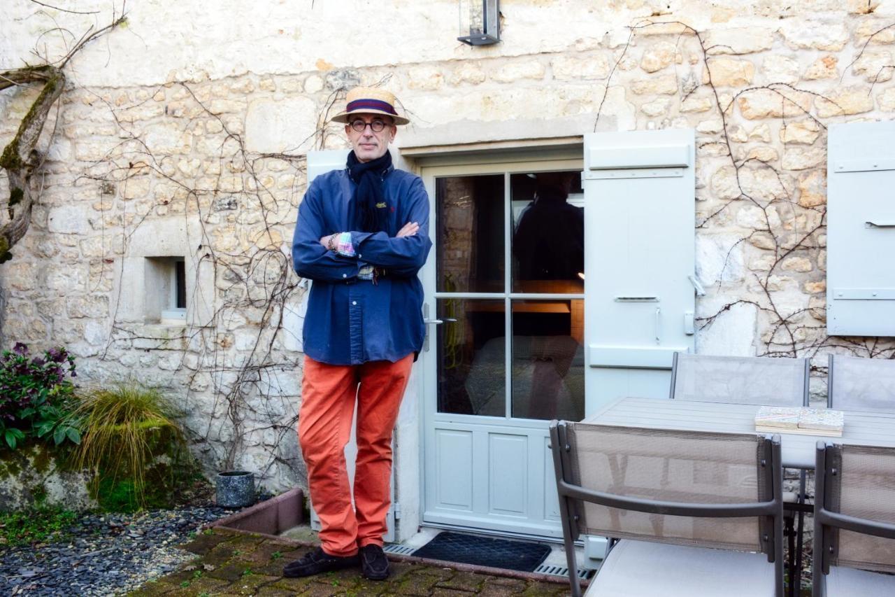 Gite Du Presbytere Port D'Envaux, Ravissante Maison De Charme Exteriör bild