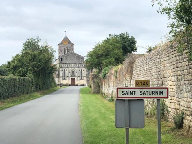 Gite Du Presbytere Port D'Envaux, Ravissante Maison De Charme Exteriör bild