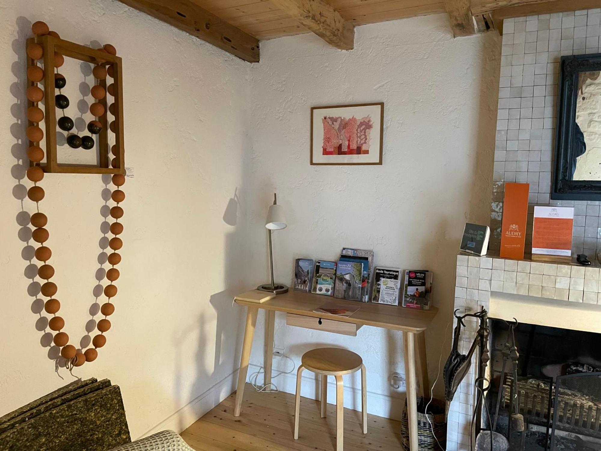Gite Du Presbytere Port D'Envaux, Ravissante Maison De Charme Exteriör bild